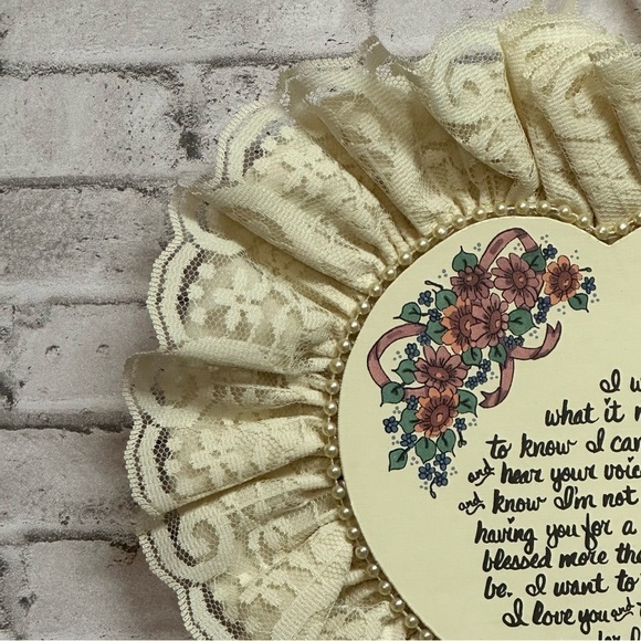 Heart Shape SISTER Note Ruffle Cursive Heart Decor 10 in X 10 in Vintage - Picture 3 of 10